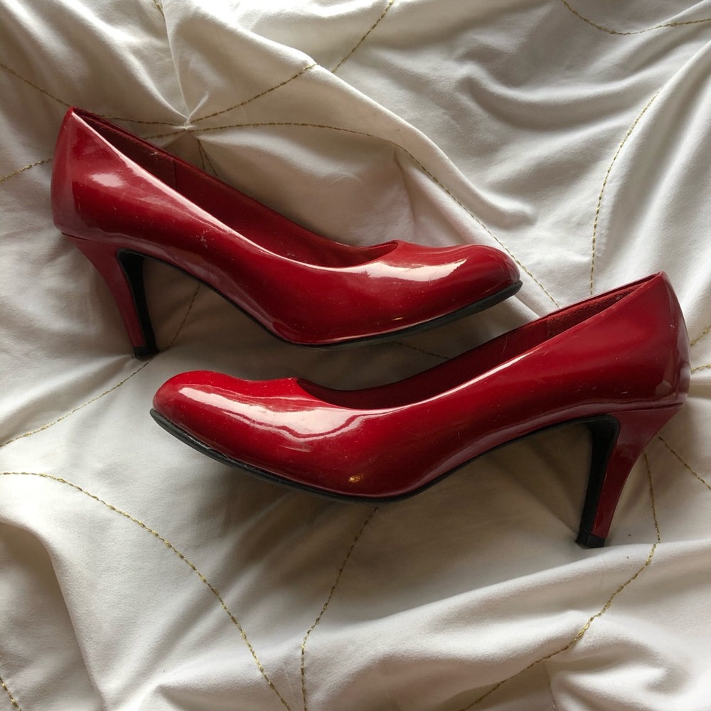 Comfort plus red kitten heel